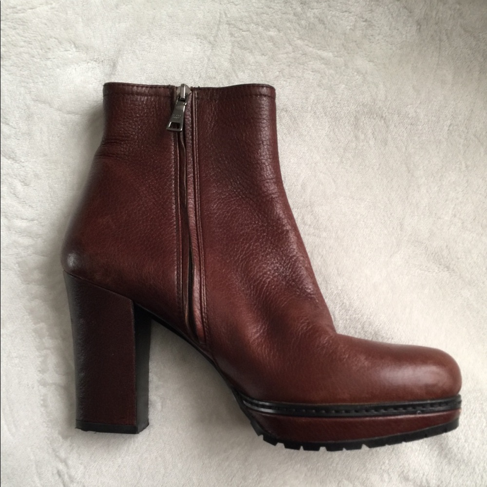 Prada boot heals